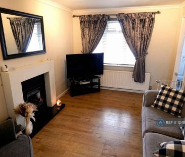 2 bedroom semi-detached house to rent - Photo 2