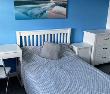 Lovely ensuite room – close to Hospital, Severalls Business Park – ... - Photo 3