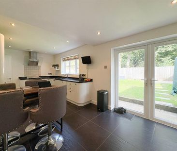 4 bedroom detached house to rent - Photo 3