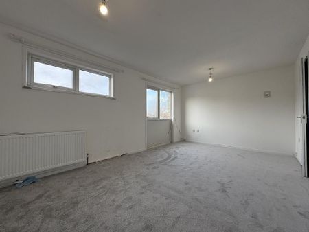 3 bedroom apartment to rent - Photo 4