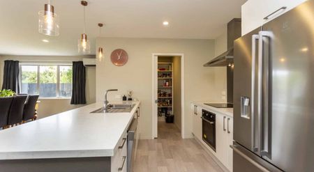 Spacious and private family home! - Photo 4