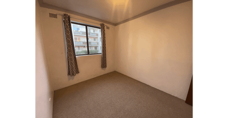 SPACIOUS 2 BEDROOM UNIT - Photo 2