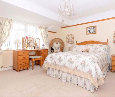 5 bedroom detached house to rent - Photo 3