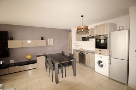 Location Appartement 3 pièces 70m² - Photo 2