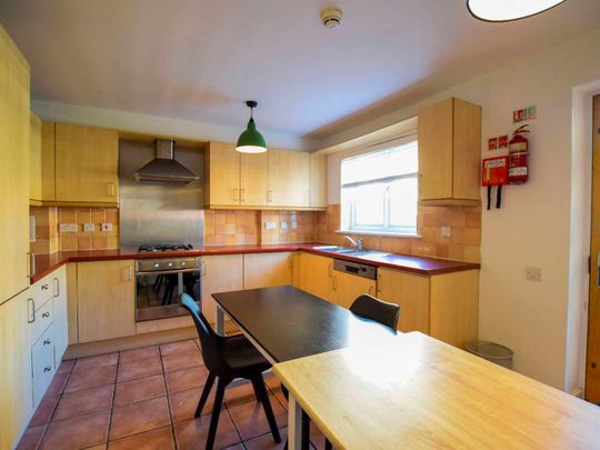 St. Davids Square Room 6 - Photo 1