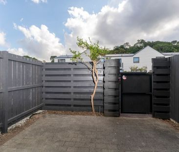 Modern & Convenient Two-Bedroom Townhouse in Mount Eden - Photo 2