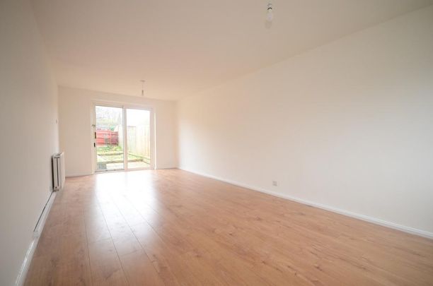 3 bedroom end of terrace house to rent - Photo 1