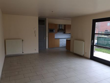 Gelijkvloers appartement met 2 slaapkamers, tuin en garage - Photo 3