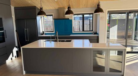 Executive family home in Mapua - Photo 4