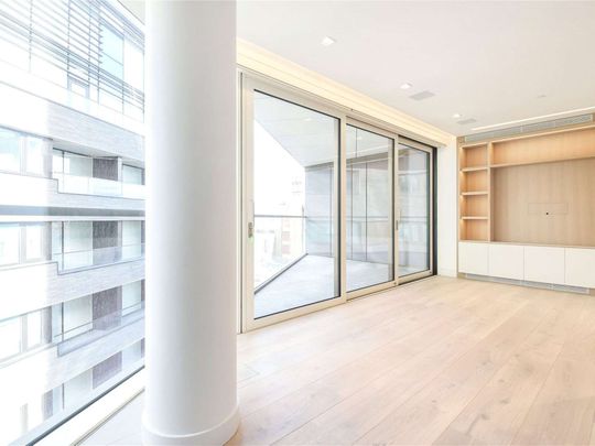 A bright 2 double bedroom apartment situated on the 4th floor of this exclusive and iconic portered, development located at One Tower Bridge. - Photo 1