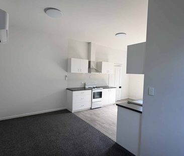 Freshly renovated - 3 bedroom home! - Photo 2