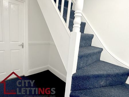 4 Bedroom Mid Terraced House - Photo 5