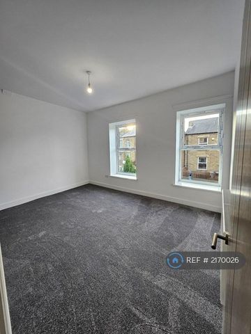 4 bedroom terraced house to rent - Photo 4