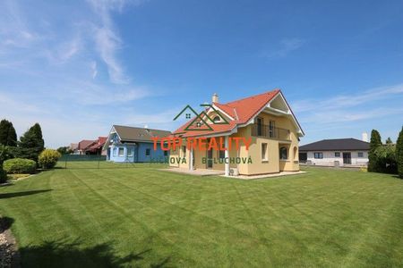 6 izbový rodinný dom s garážou, 178 m2 pozemok 840m2 Galanta - Photo 2