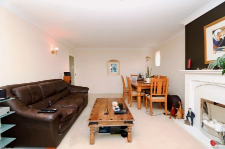 2Bedrooms, 2Bathrooms - Photo 2