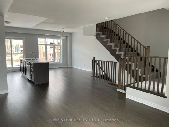 Condo Townhouse For Lease | E9087632 - Photo 1