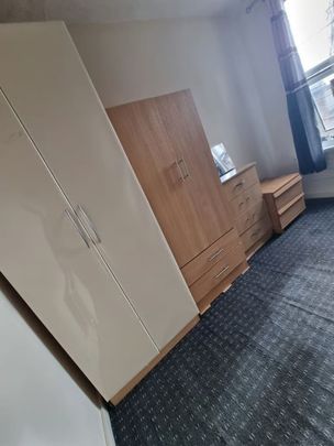 Room in a Shared House, Plashet Road, E13 - Photo 1