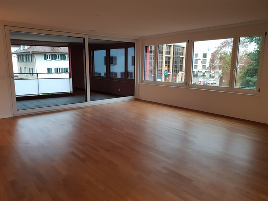 Moderner Ausbau an zentraler Lage! - Photo 1