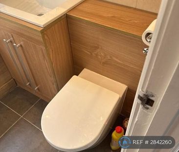 1 bedroom in a house share to rent - Photo 6