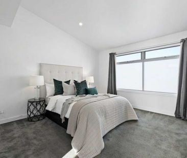 Modern Living in the Heart of Essendon - Photo 3