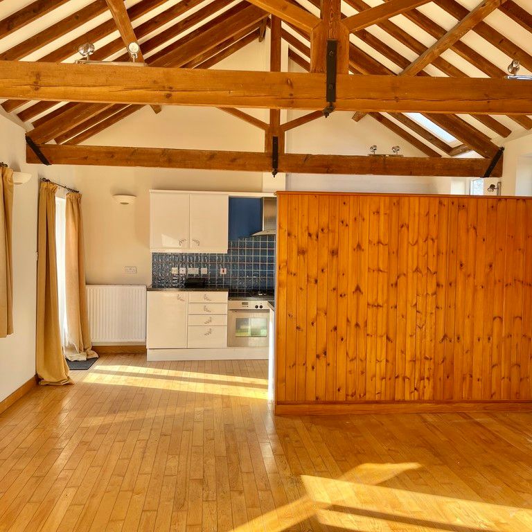 2 bedroom Two Bedroom Property to rent - Photo 1