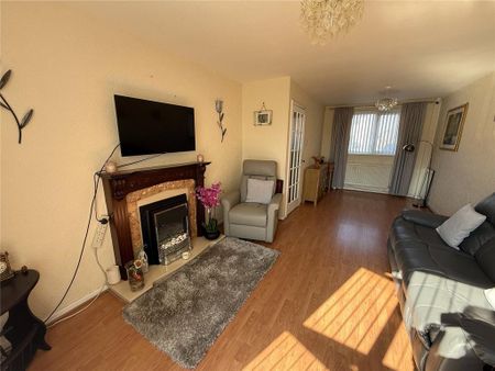 3 bedroom end of terrace house to rent - Photo 2