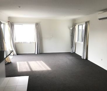 Immaculate Central Living - Photo 1