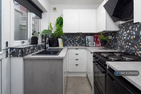 2 bedroom terraced house to rent - Photo 5