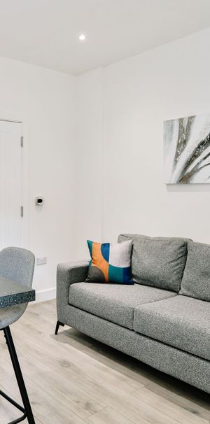 Modern Ensuite Near the Bristol Cycle Path - Photo 1