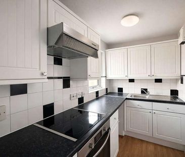 Cygnus Gardens, Dibden, Southampton, SO45 - Photo 2