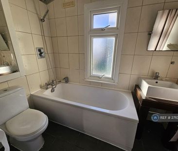 4 bedroom semi-detached house to rent - Photo 1