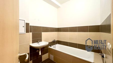 Pronájem bytu 1+kk a garsoniéry 29 m² - Fotografie 5