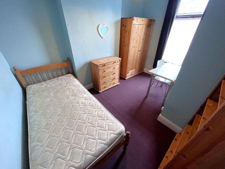 4 bedroom terraced house to rent - Photo 2