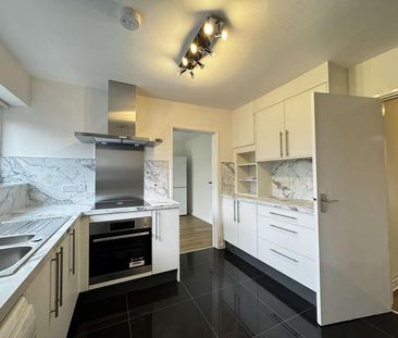 Queen Edith Way, Cambridge, CB1 - Photo 2