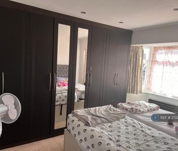 3 bedroom semi-detached house to rent - Photo 3