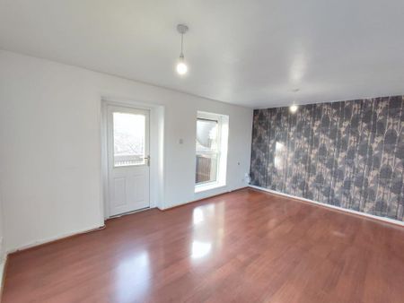 3 bedroom maisonette to rent - Photo 2