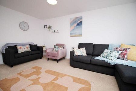 3 bedroom semi-detached house to rent - Photo 3