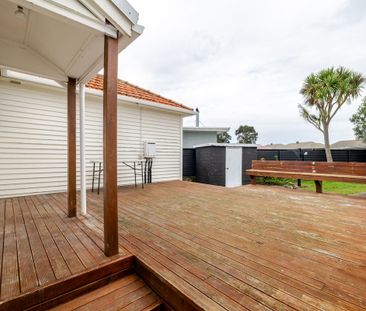 Appealing Home on Andrew !! - Photo 2