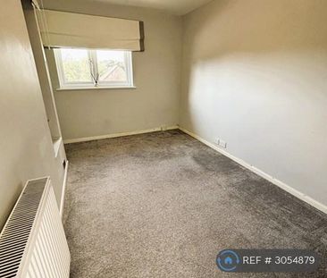 4 bedroom semi-detached house to rent - Photo 3