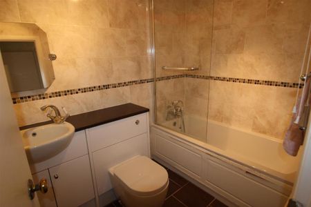 2 bedroom flat to rent - Photo 5
