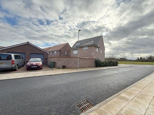 5 bedroom detached house to rent - Photo 1