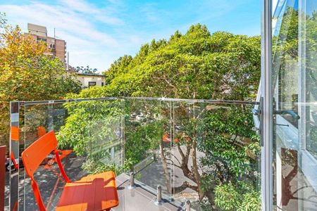 FULLY FURNISHED - Luxe Kirribilli Living: Mid-Century Cool Meets Modern Edge - Photo 4