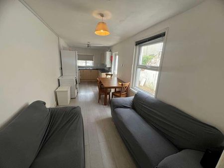 Milton Road, SO15 - Photo 4