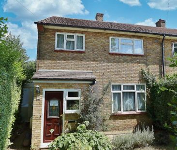 3 bedroom end of terrace house to rent - Photo 1