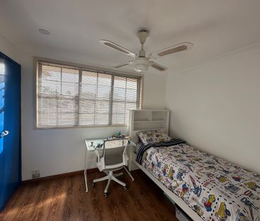 Renovated 3 Bedroom Townhouse - Photo 2