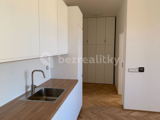 Pronájem bytu 2+kk • 48 m² bez realitkyNa Poříčním právu, Praha - Nové Město - Photo 1