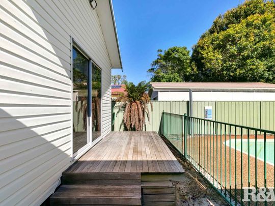 LARGE FAMILY HOME CLOSE TO WOY WOY TOWN CENTRE! - Photo 1