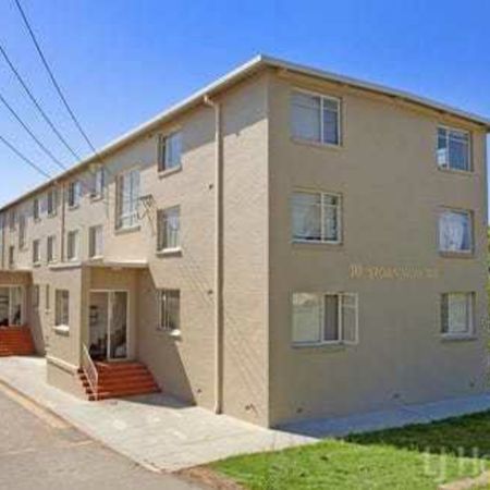 Spacious Ground Floor Unit - Photo 4
