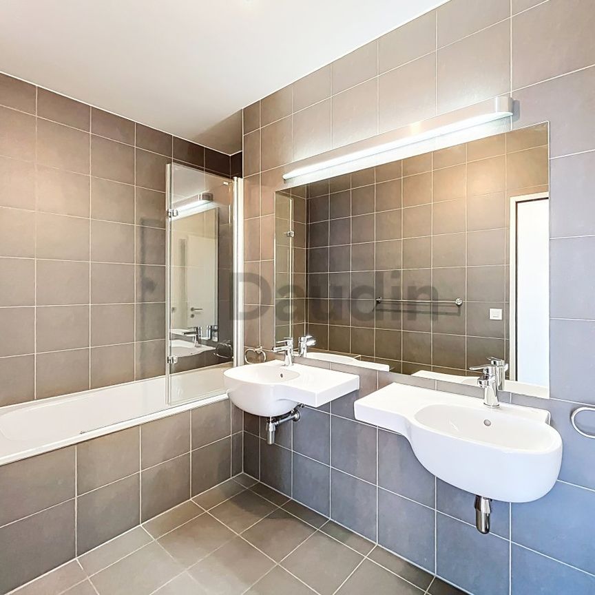 Appartement moderne de 5 pièces dans un quartier récent - Photo 1