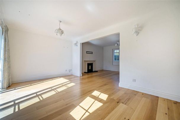 5 bedroom detached house to rent - Photo 1